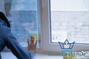 5 Common Glass Safety Film Problems in Singapore Homes 3 discoloration-5-common-glass-safety-film-problems-in-singapore-homes-glass-safety-film-midas-glass-safety-film-installaton-singapore (1)